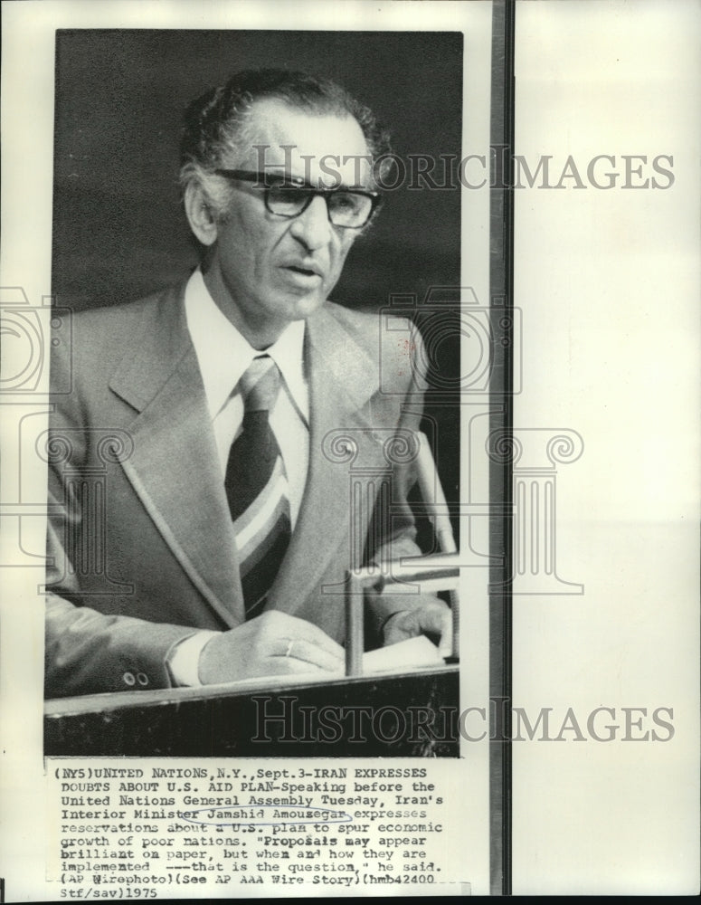 1975 Press Photo Iranian Interior Minister Jamshid Amouzegar speaking at UN- Historic Images