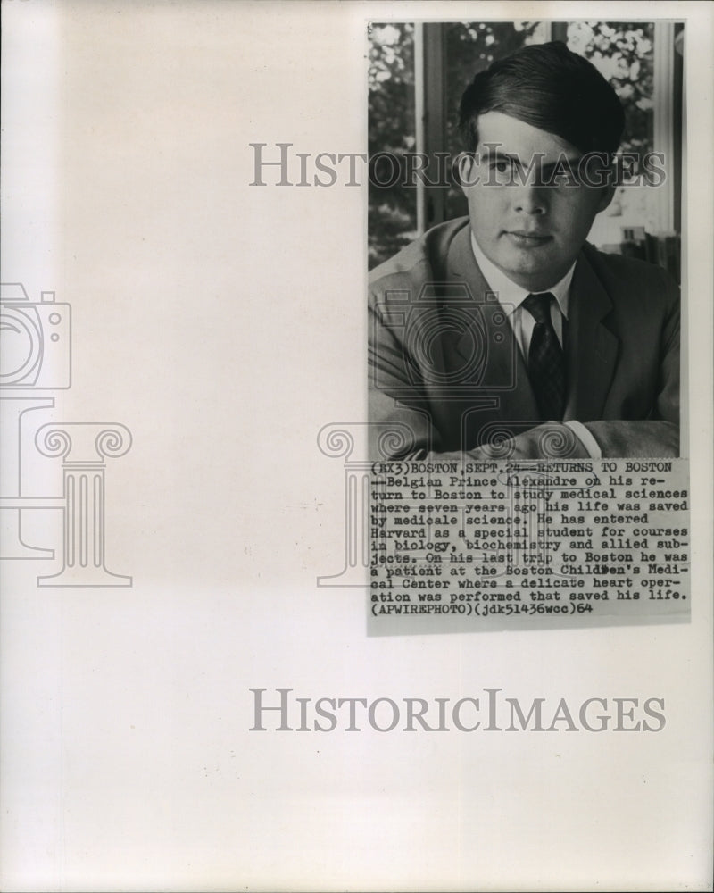 Load image into Gallery viewer, 1964 Press Photo Belgian Prince Alexandre Returns to Boston to Study - noa14141

