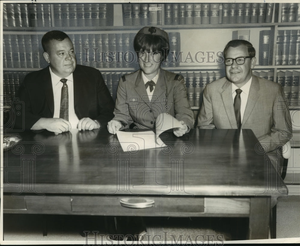 1967 Press Photo Mrs. J.A. Bisso happy at purchase of camp land real estate- Historic Images