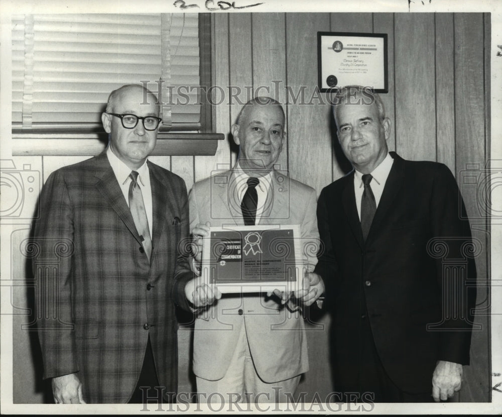 1970 Press Photo Dudley Andry, Clinton E. Dyess &amp; E.F. Hanberry accepting award
