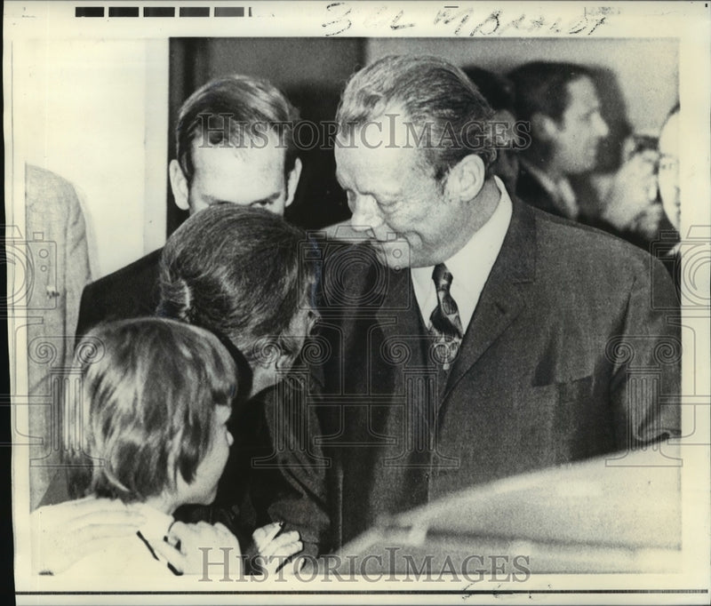 Load image into Gallery viewer, 1971 Press Photo West German Chancellor Willy Brandt at Far Horizons resort
