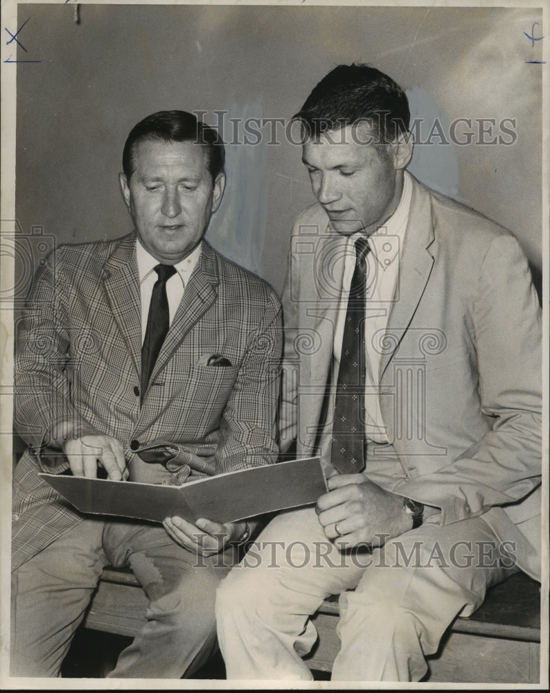 1967 Press Photo Jesse Branson former NBA player and Coach Babe McCarthy- Historic Images