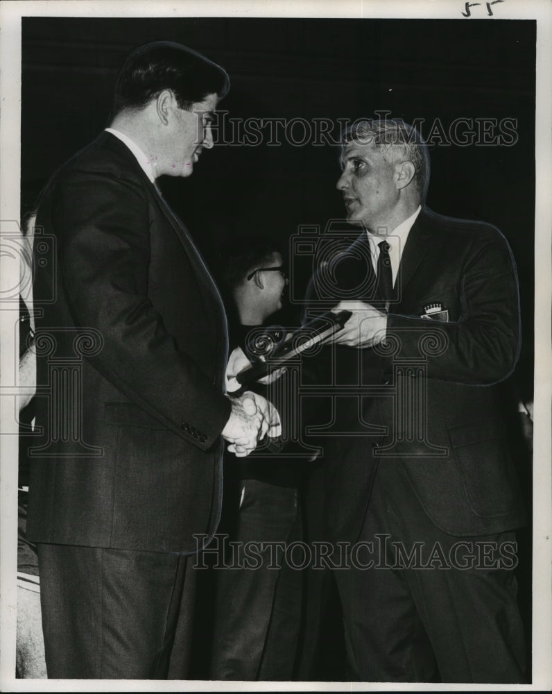 1967 Press Photo John Altobello, de La Salle High basketball &amp; Baseball coach- Historic Images