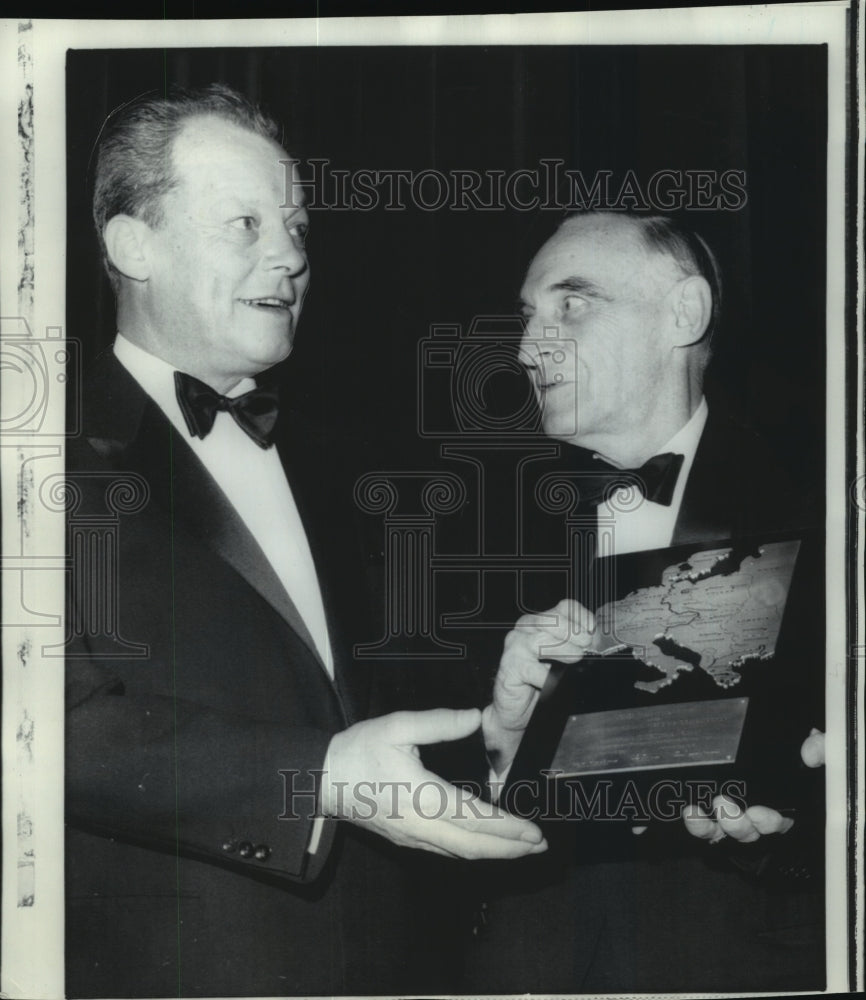 1969 Press Photo International Rescue Committee - Willy Brandt and Lucius Clay