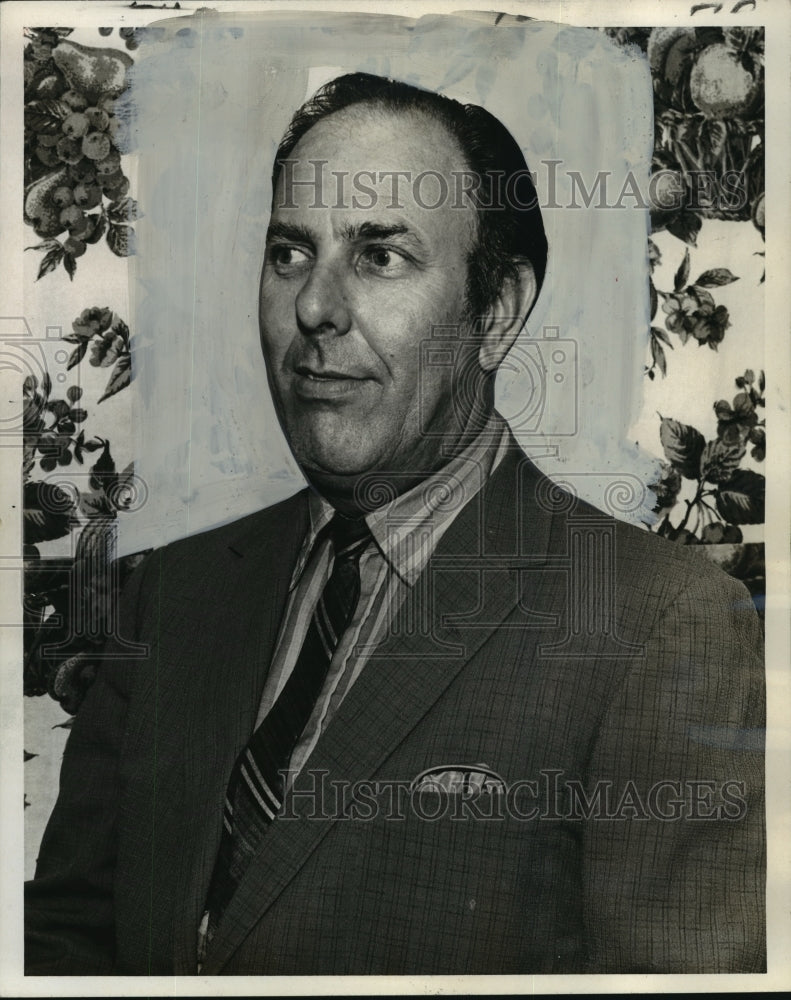 Load image into Gallery viewer, 1971 Press Photo Arthur Alleman president of St. Bernard Clown Alley
