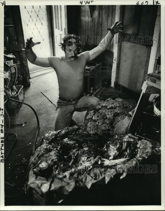 1980 Press Photo Marcel's Explanation of Sculpture - noa16707