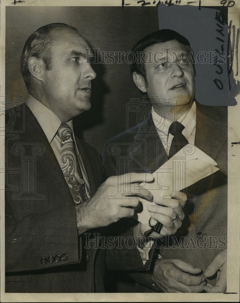 Load image into Gallery viewer, 1971 Press Photo Columnist Jack Anderson with Publisher Jim Cornwell - noa16744
