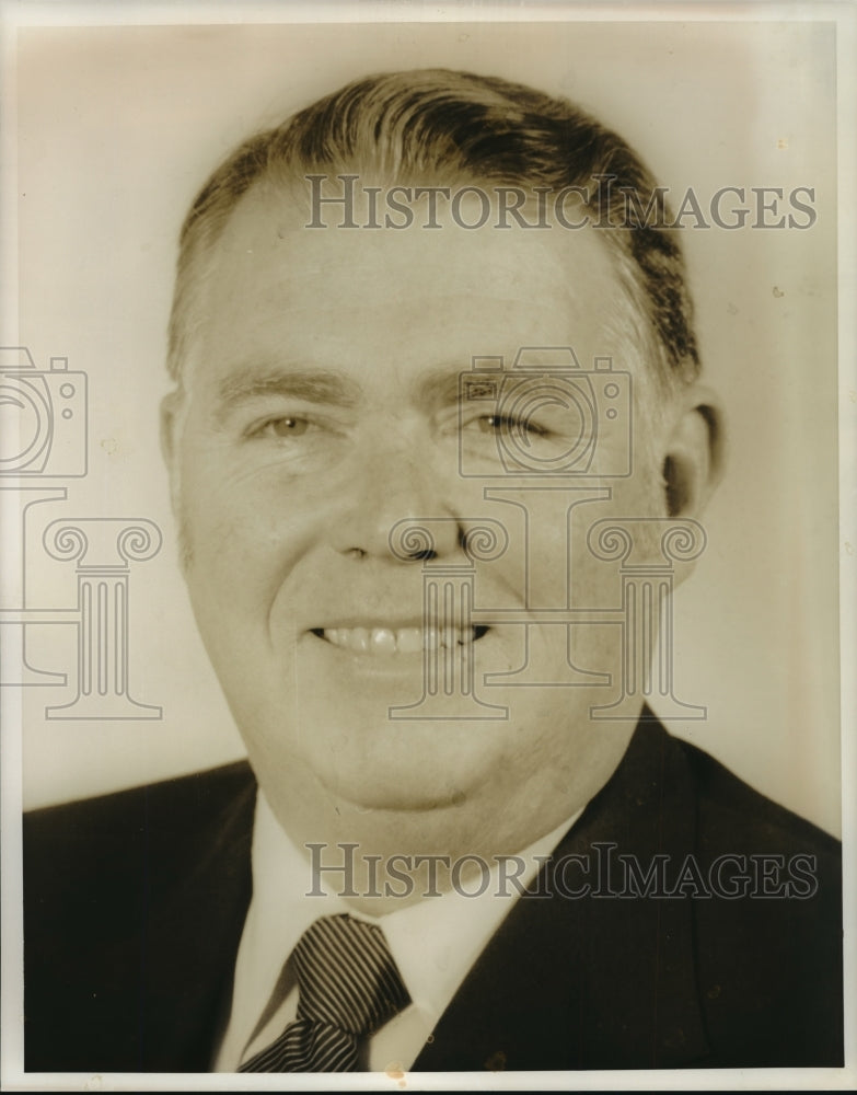 1980 Press Photo Assistant Regional Commissioner Operations Douglas D. Angle- Historic Images