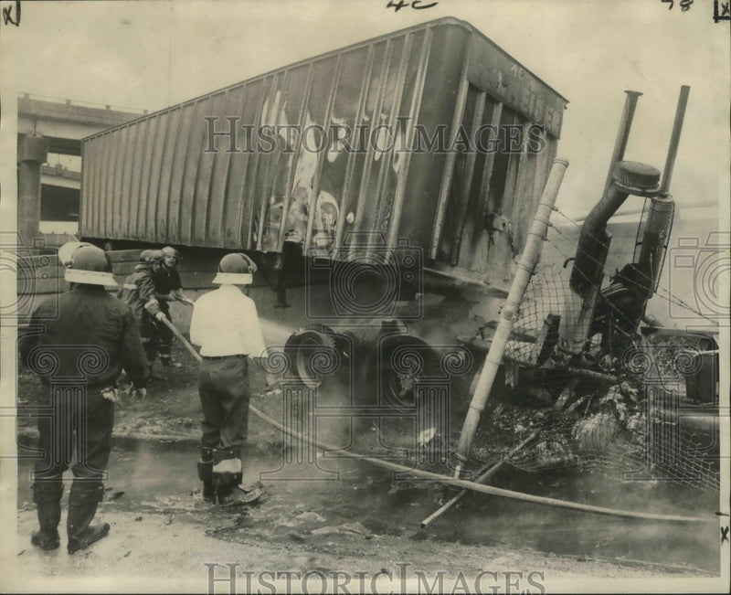 Load image into Gallery viewer, 1972 Press Photo Auto Accident - Firemen with Tractor-Trailer Fire - noa17869
