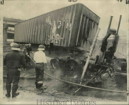 1972 Press Photo Auto Accident - Firemen with Tractor-Trailer Fire - noa17869
