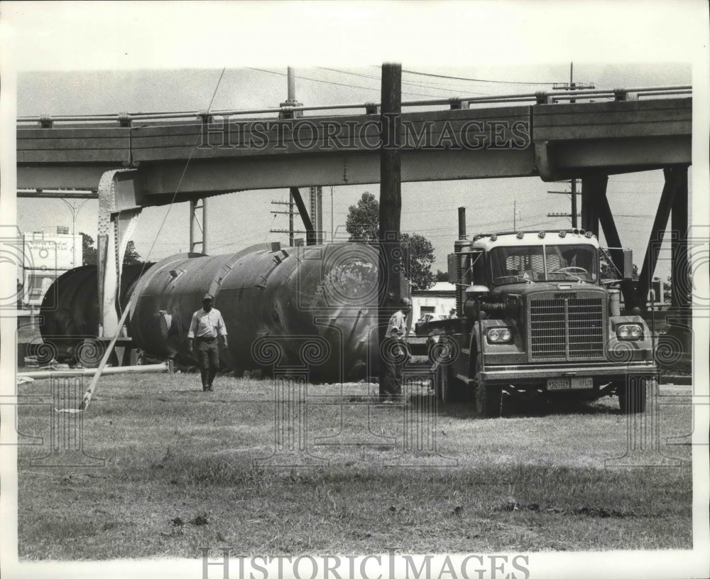 1974 Press Photo Auto Accident - Interstate-10 Wreck Involving Tractor-Trailer