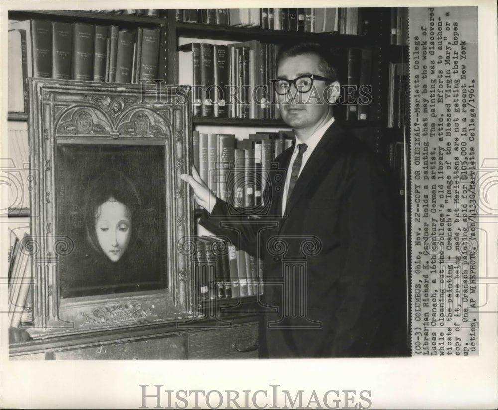 1961 Press Photo Marietta College - Richard K. Gardner with Possible Cranach- Historic Images