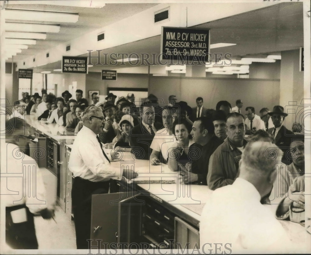 1963 Press Photo Property Owners Wait for Tax Assessors, New Orleans- Historic Images