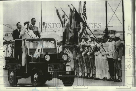1970 Press Photo Vice President Spiro Agnew and South Korean Honor Guard, Seoul