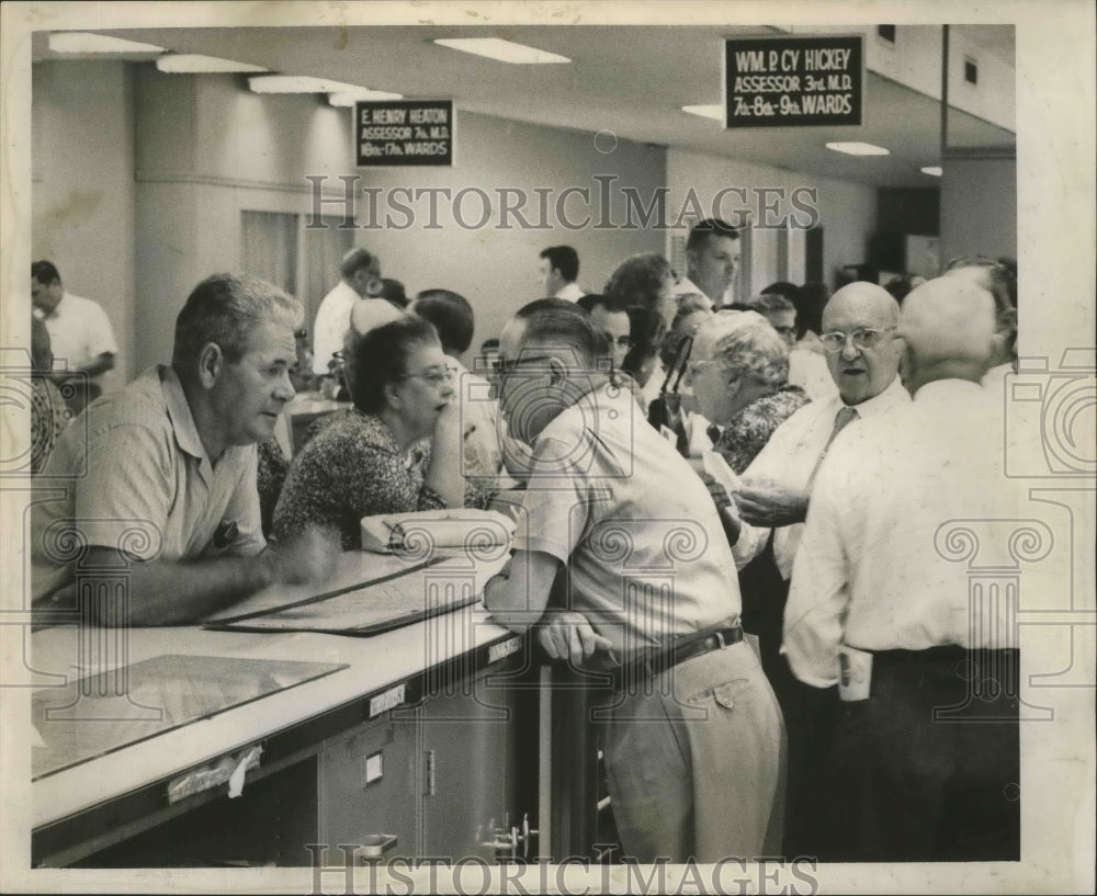 1963 Press Photo New Orleans Tax Assessors&#39; Office - Desk of William Cy Hickey- Historic Images