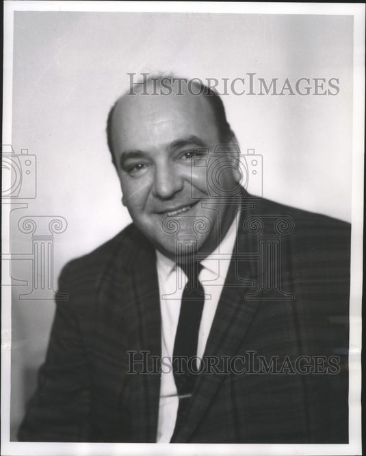 1964 Press Photo Loyola University - Henry Asher, Student Union Director- Historic Images