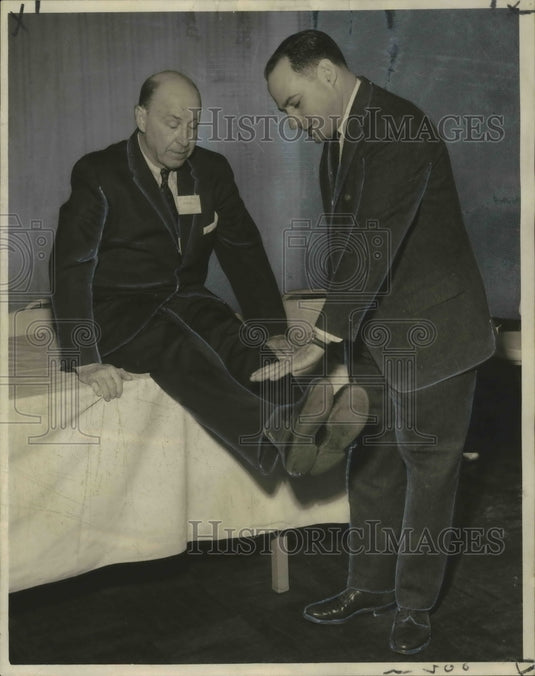 1966 Press Photo Arthritis Foundation - Dr. Elam C. Toone and Benjamin Fogie