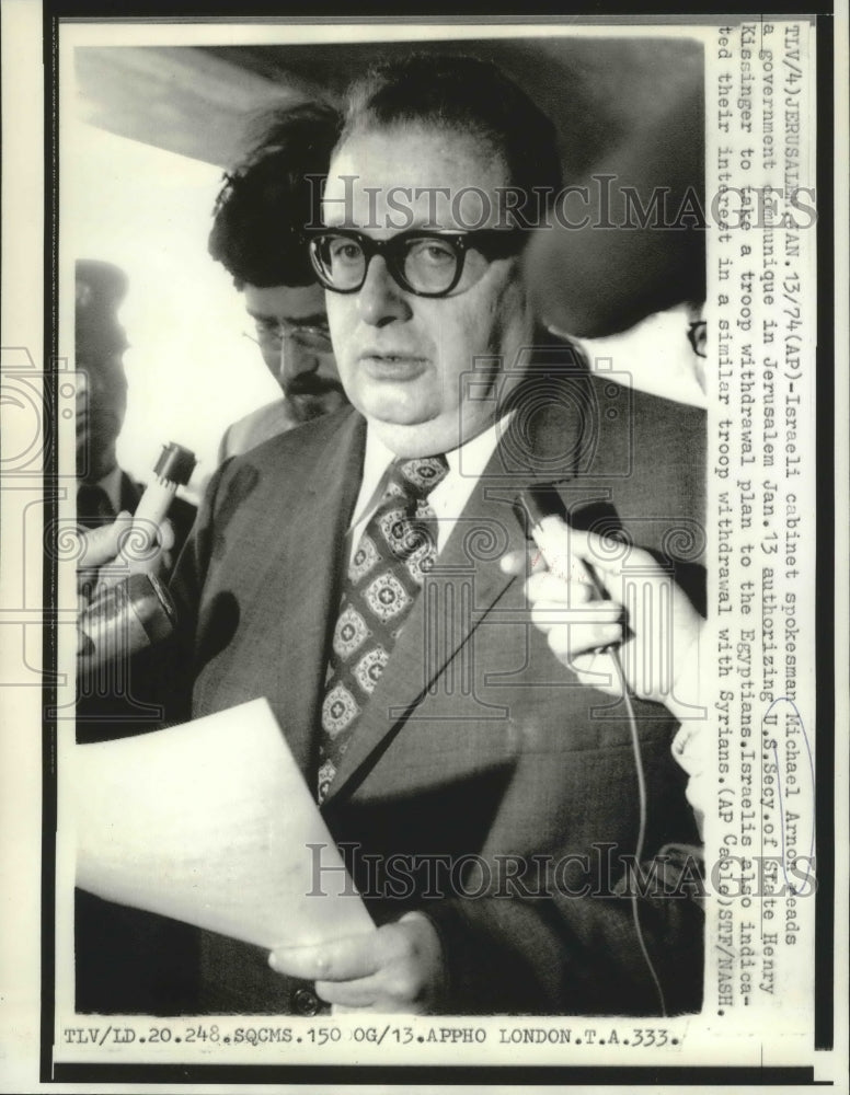 Load image into Gallery viewer, 1974 Press Photo Michael Arnon, Israeli Cabinet Spokesman - noa18524
