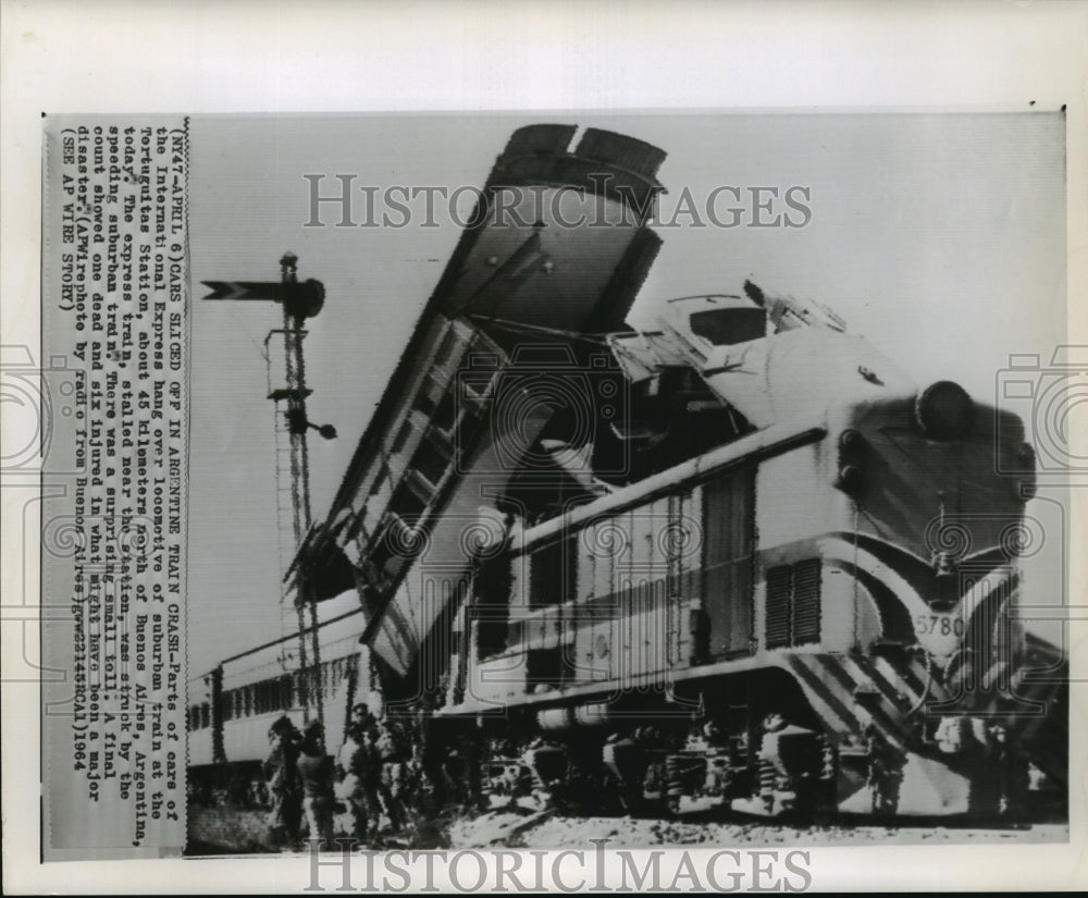 1964 Press Photo Train Cars Sliced at Tortuguitas Station in Argentina- Historic Images