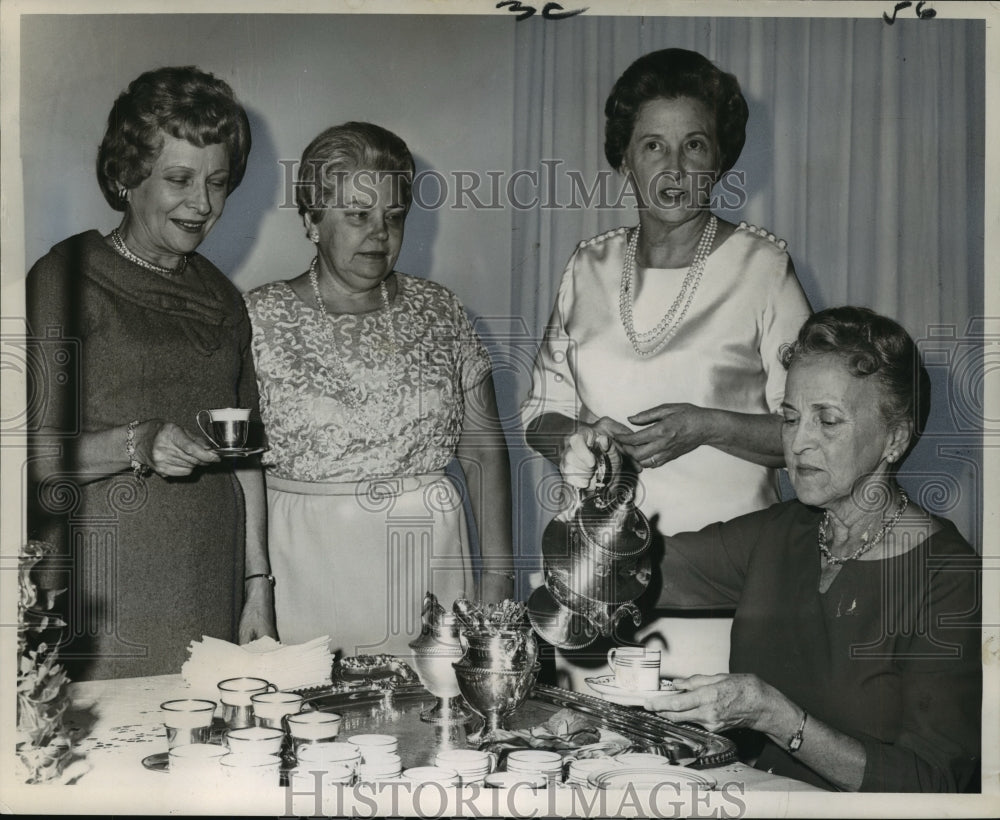 1965 Press Photo Fine Arts Club - Attendees of Annual Members&#39; Reception- Historic Images