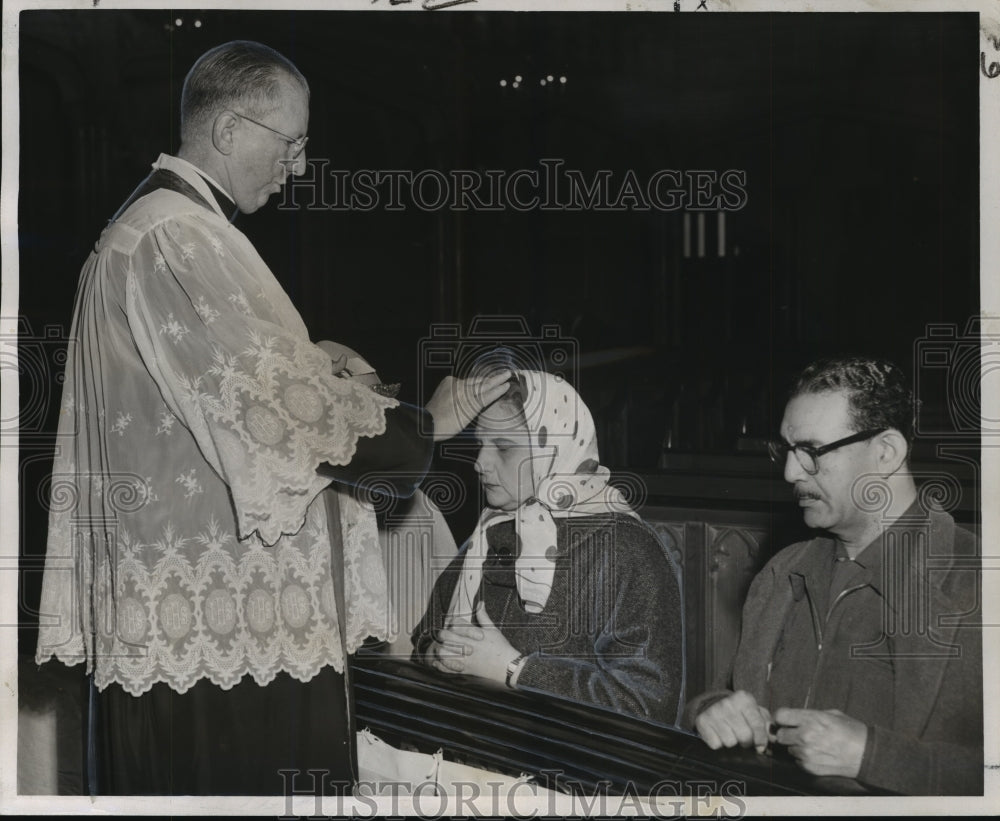 1963 Press Photo St. Patrick&#39;s Church - Reverend Henry C. Bezou and Congregants- Historic Images