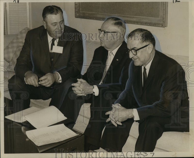 Load image into Gallery viewer, 1964 Press Photo Louisiana Automobile Dealers' Association - Meeting - noa19195
