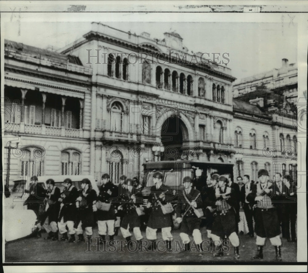 1970 Press Photo Argentine Infantry Disperse Demonstrators in Buenos Aires- Historic Images
