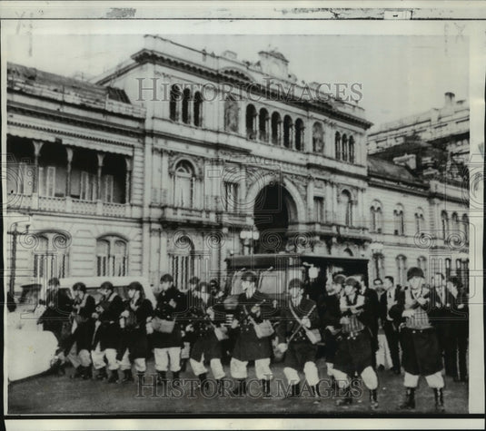 1970 Press Photo Argentine Infantry Disperse Demonstrators in Buenos Aires- Historic Images