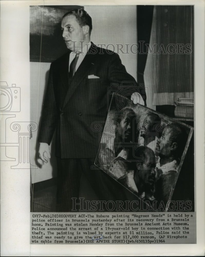 1964 Press Photo Police Officer with Brussels Ancient Arts Museum Painting