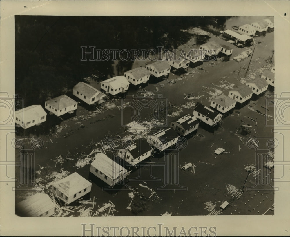 1947 Press Photo Hurricane Flooding in Kenner, Louisiana Subdivision - noa20304- Historic Images