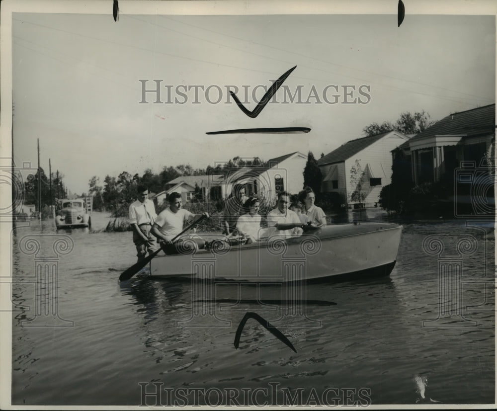 1947 Press Photo Raymond Messina, Family, Raymond Artell, E.J. Switzer in Boat- Historic Images