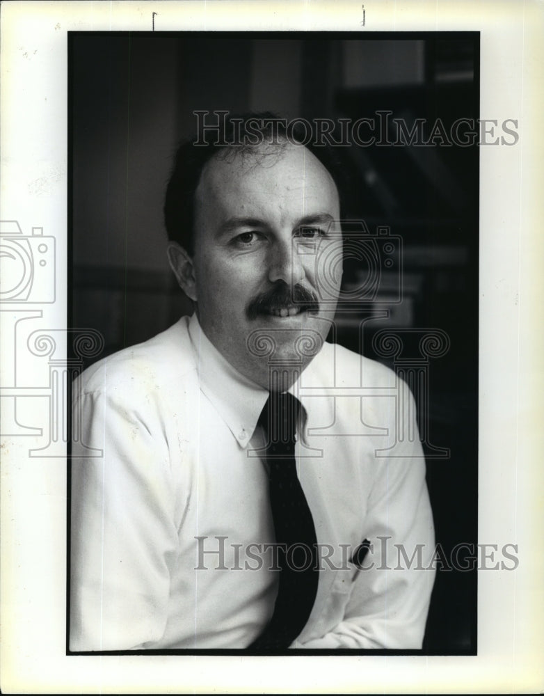 1991 Press Photo Ochsner Hospital - William Avenel, Assistant Director- Historic Images