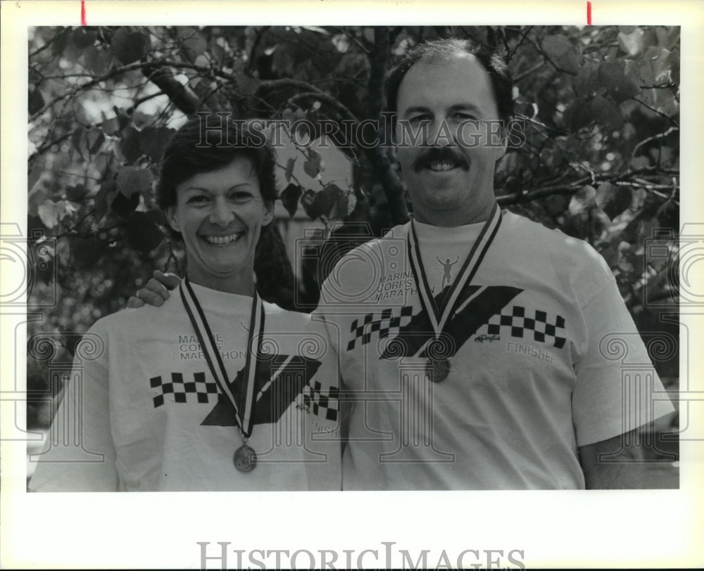 1990 Press Photo Rhea and William Avenel after completing Marine Corps Marathon- Historic Images