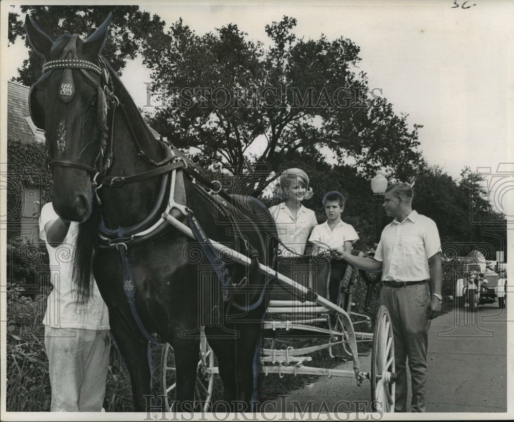 1966 Press Photo Ticket Sales Being Promoted for Amateur Horse Show, New Orleans- Historic Images