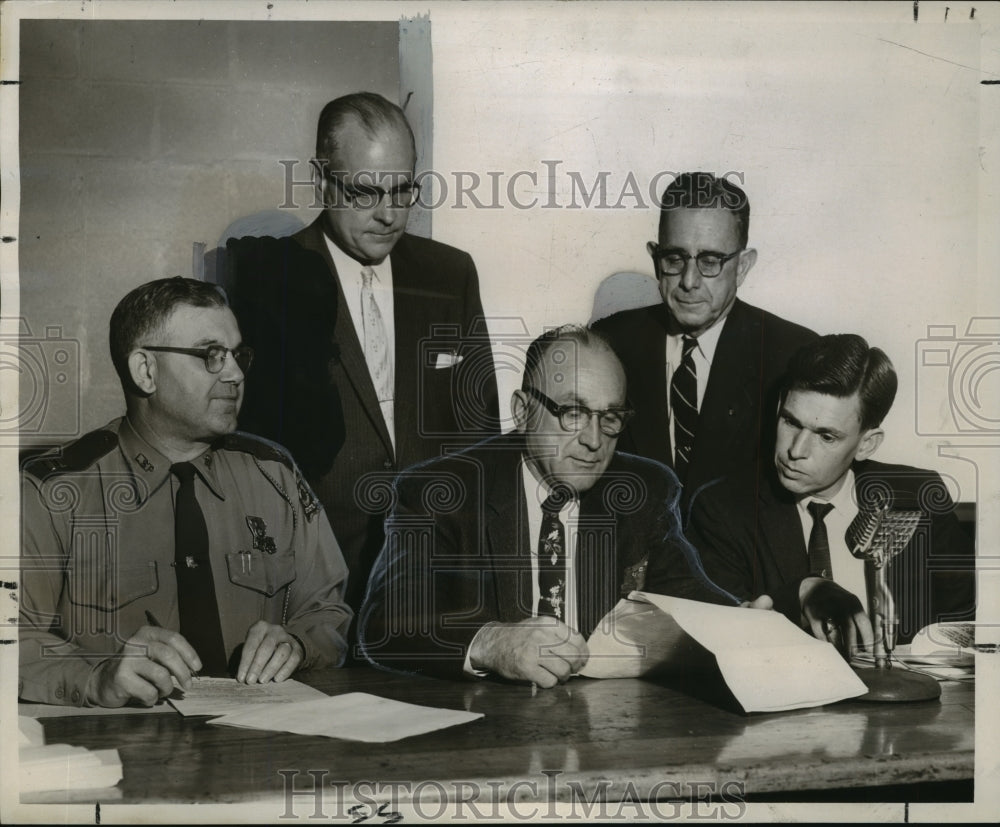 1960 Press Photo New Orleans - FBI R. Bachman Talks Car Theft at Police Academy- Historic Images