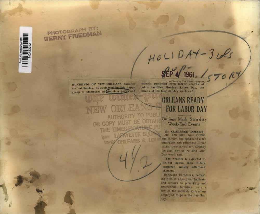 1961 Press Photo Picnickers at Audubon Park in New Orleans - noa23242