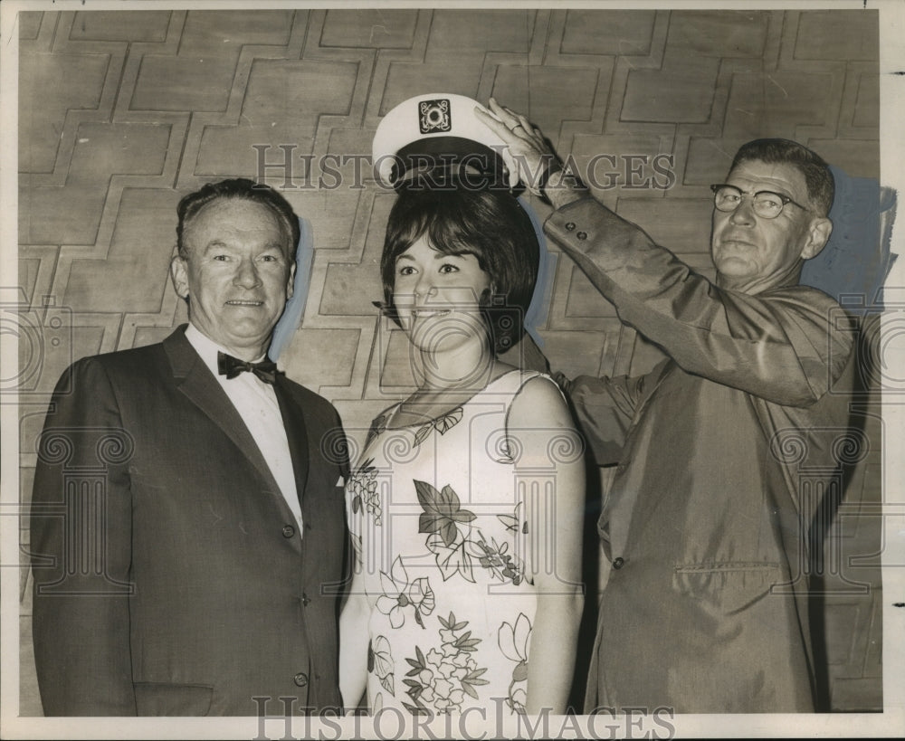 1965 Press Photo Cathy Bagnell Crowned Miss Safe Boating Week by RE Blanchard Jr