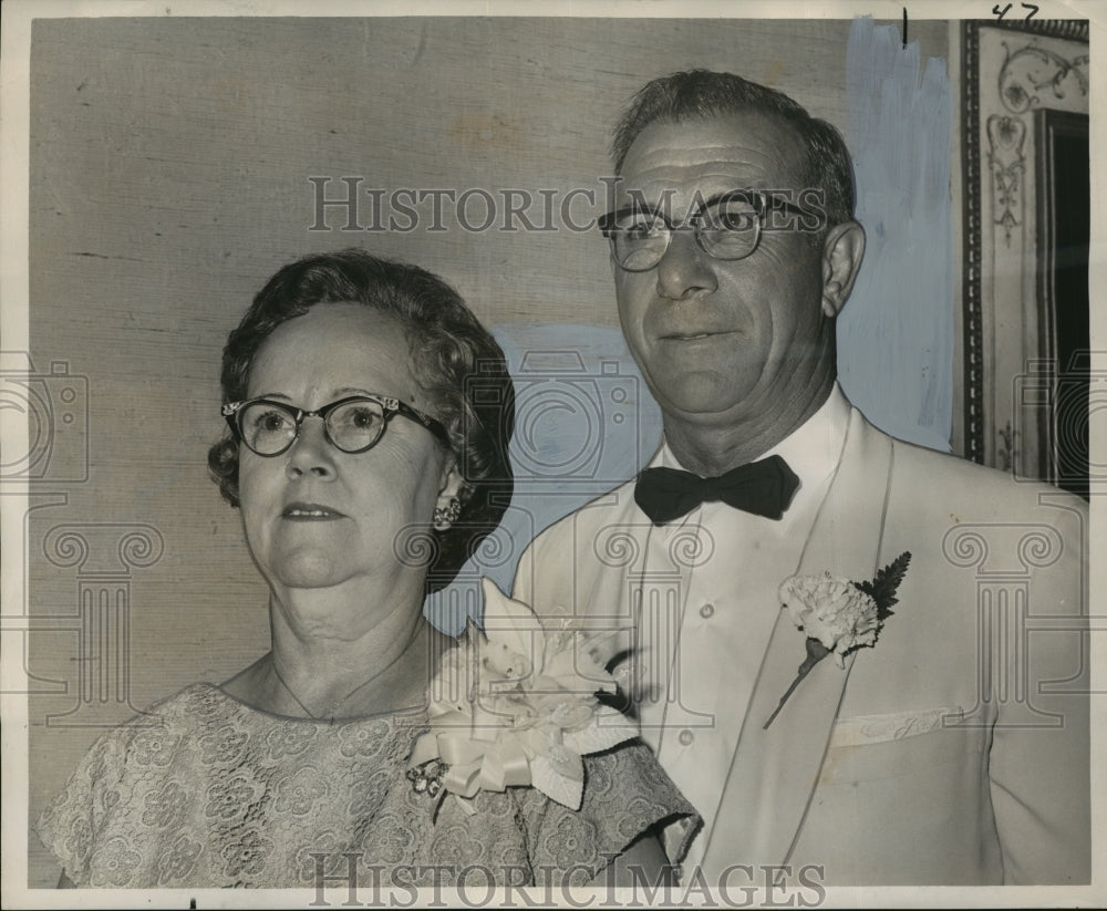 1964 Press Photo Mrs. Peter Ackermann, Joseph J. Azano, florist &amp; horticulturist- Historic Images