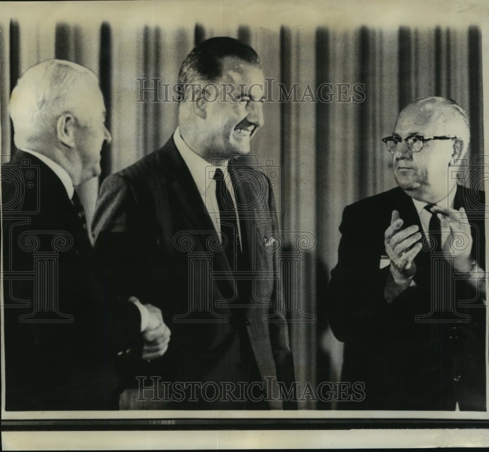 1969 Press Photo Spiro Agnew with Mayors Joe Barr and Jack Maltester- Historic Images