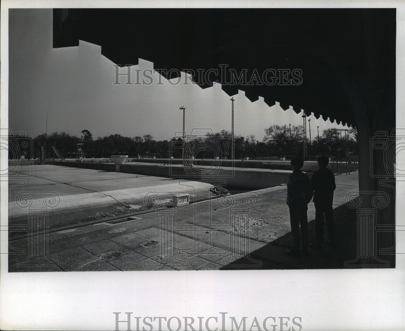 Load image into Gallery viewer, 1969 Press Photo Audubon Park Swimming Pool - Drained Pool, New Orleans
