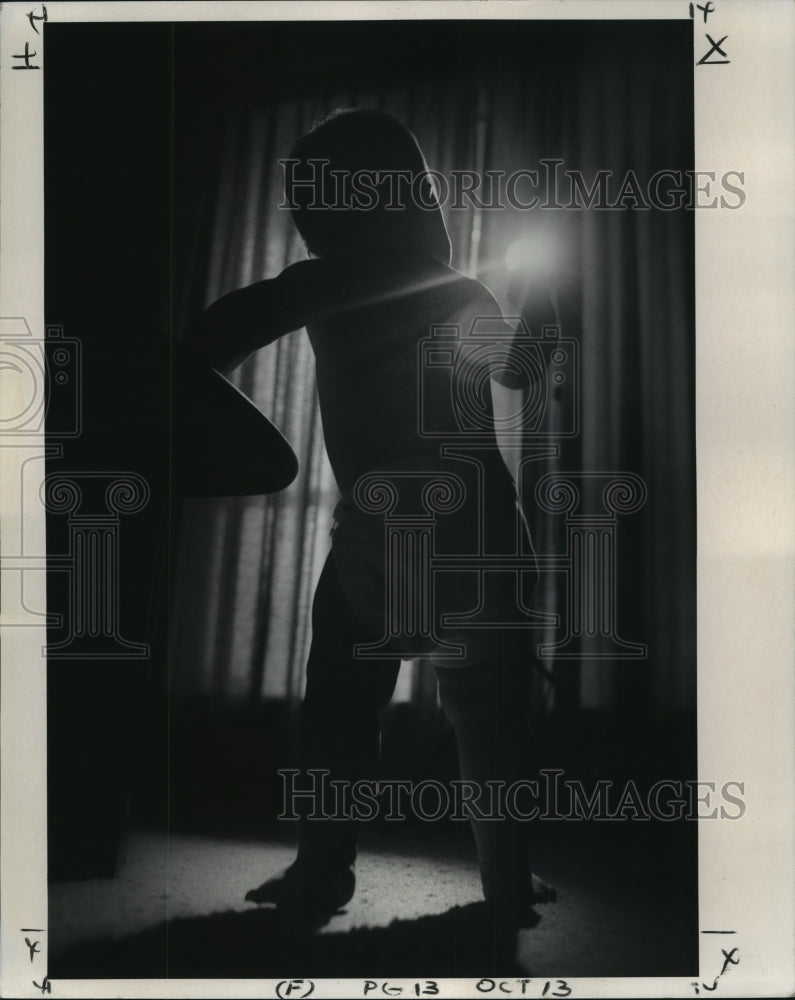 Load image into Gallery viewer, 1968 Press Photo Baby Silhouetted by Spotlight - New Orleans - noa24180
