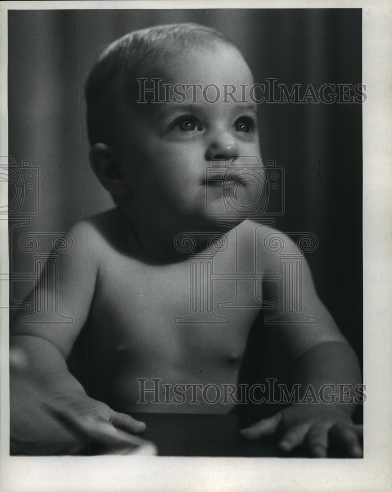 1968 Press Photo Baby Looks Into Distance- Historic Images