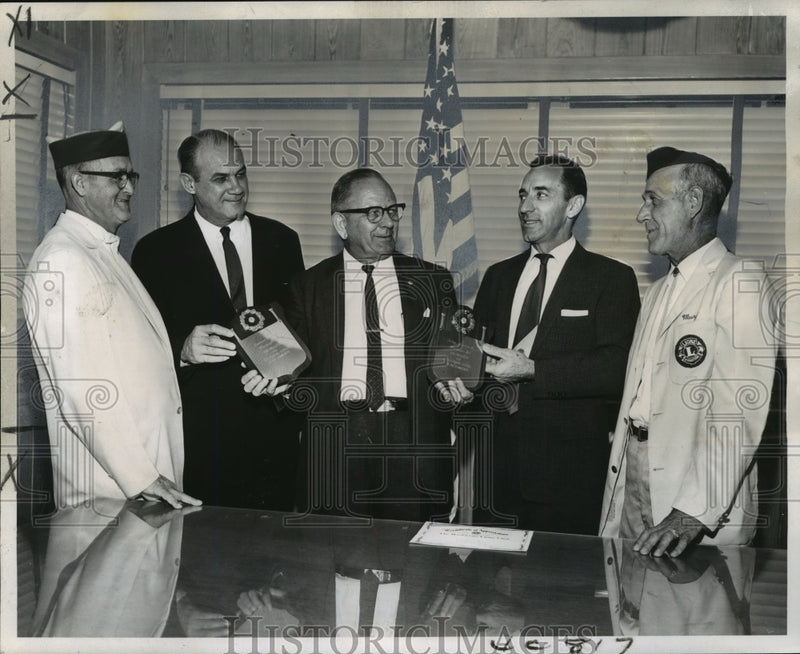 Load image into Gallery viewer, 1961 Press Photo Two Receive Lions Club Plaques for Service in Westwego
