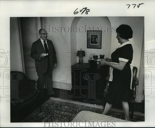  Press Photo New Orleans - E. Lysle Aschaffenburg Lives in Pontchartrain Hotel- Historic Images
