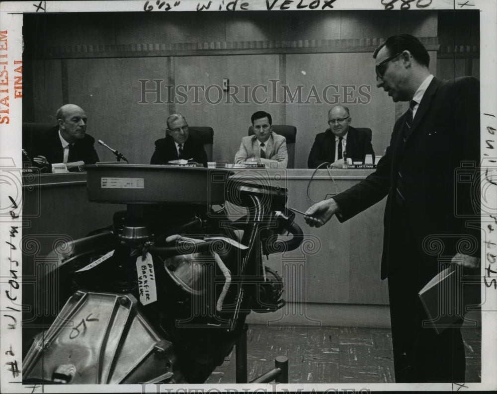 1966 Press Photo Auto Firm Official Demonstrates Smog Control Device - noa25089