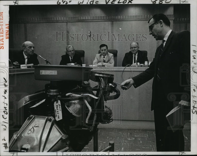 Load image into Gallery viewer, 1966 Press Photo Auto Firm Official Demonstrates Smog Control Device - noa25089
