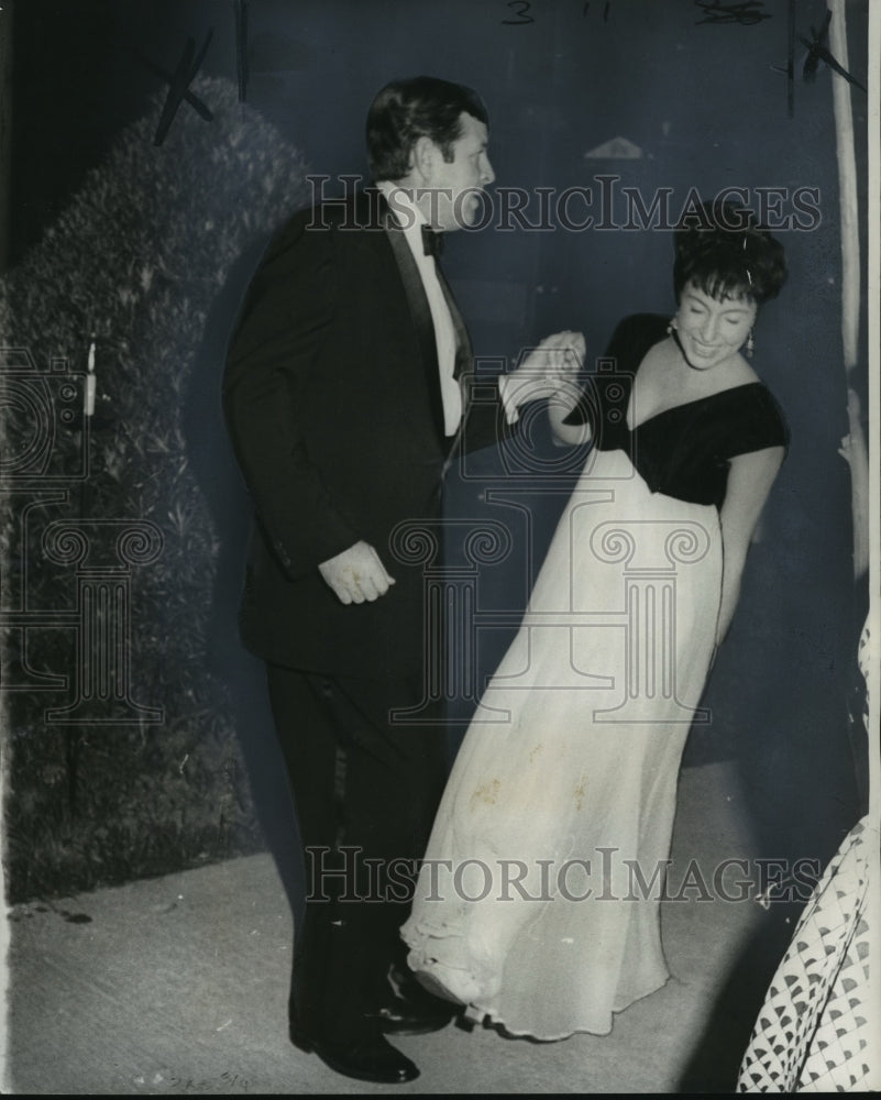 1972 Press Photo Couple Dances at Audubon Park Zoo Fundraiser Ball- Historic Images