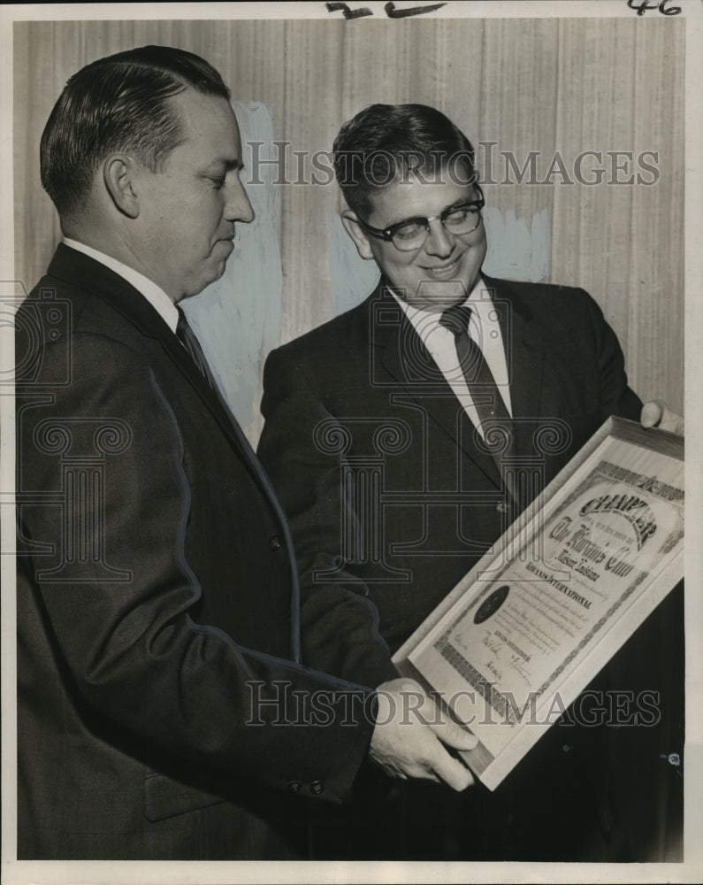 Load image into Gallery viewer, 1962 Press Photo Steve A. Alford Jr., Wilmer J. Baltazor, Kiwanis Club Members
