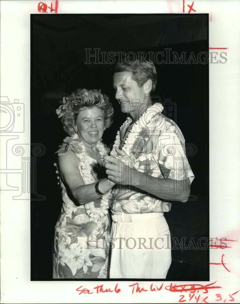 1989 Press Photo Sue Balmer and Richard Favor at Deb Party- Historic Images