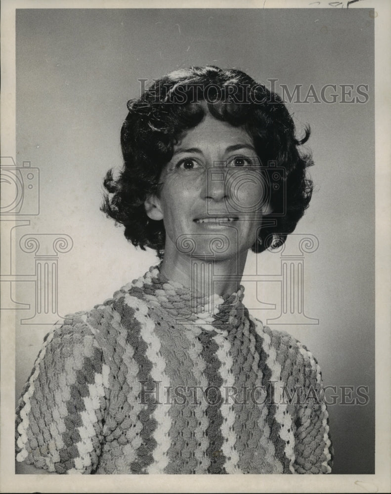 Load image into Gallery viewer, 1972 Press Photo Mrs. Walter H. Baranovics, President Beta Sigma Phi - noa25518
